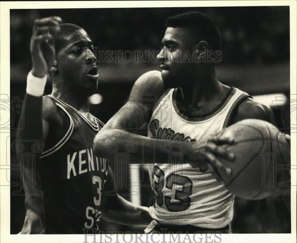 1988 Press Photo Basketball Players Lamon Berry and Herm Harried at Game - Historic Images