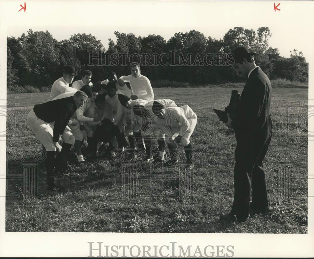 1989 Press Photo Photograper with Syracuse University Footbal Team - Historic Images