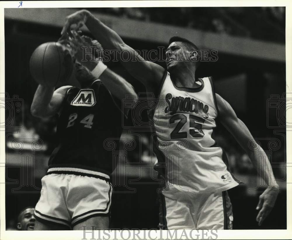 1990 Press Photo Syracuse University and Marathon Oil Basketball Players at Game- Historic Images
