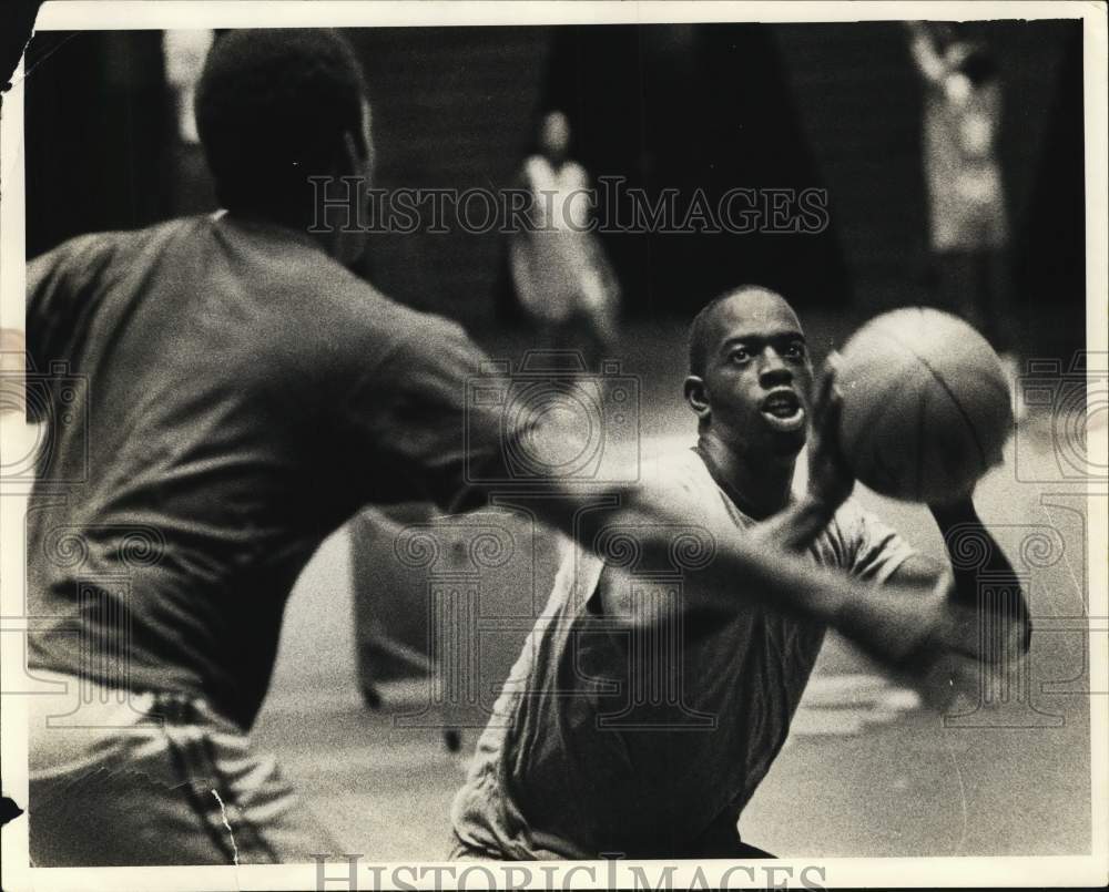 Press Photo Basketball Player Dwayne Washington at Game - Historic Images