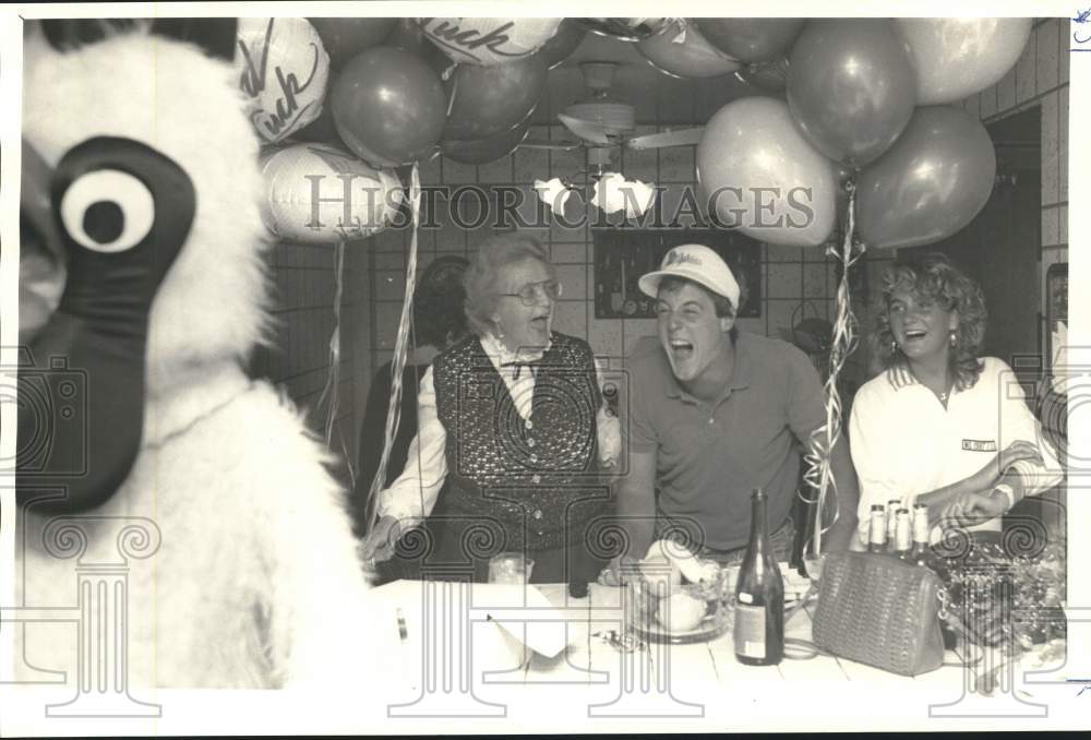 1987 Press Photo Miami Dolphins Football, Scott Schwedes at Birthday with Family- Historic Images