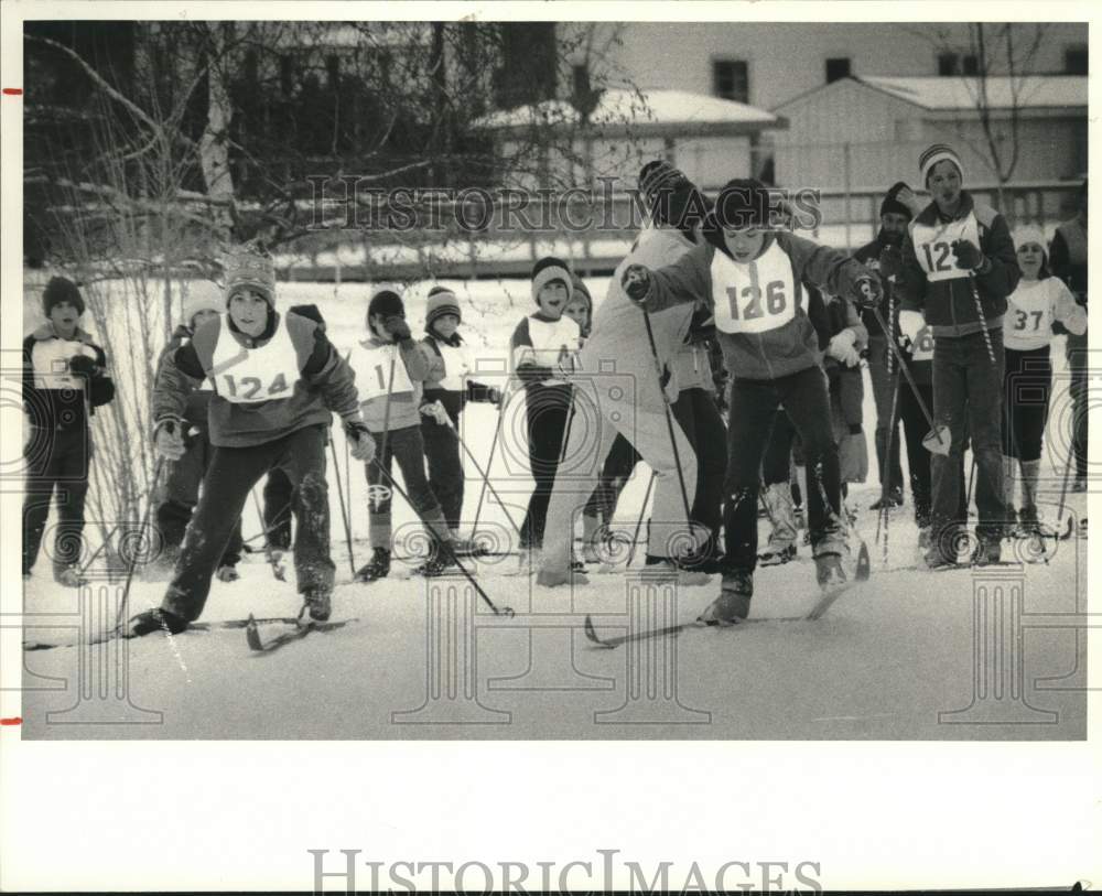 1986 Press Photo Cross Country Ski Race Starting Line at Drumlins- Historic Images