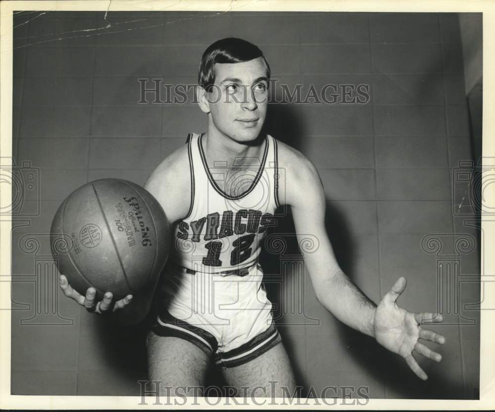 1963 Press Photo Syracuse University Basketball Player Carl Vernick- Historic Images