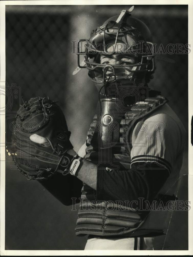 1986 Press Photo Pitcher Bob Kappesser doubles as catcher for Auburn High School- Historic Images