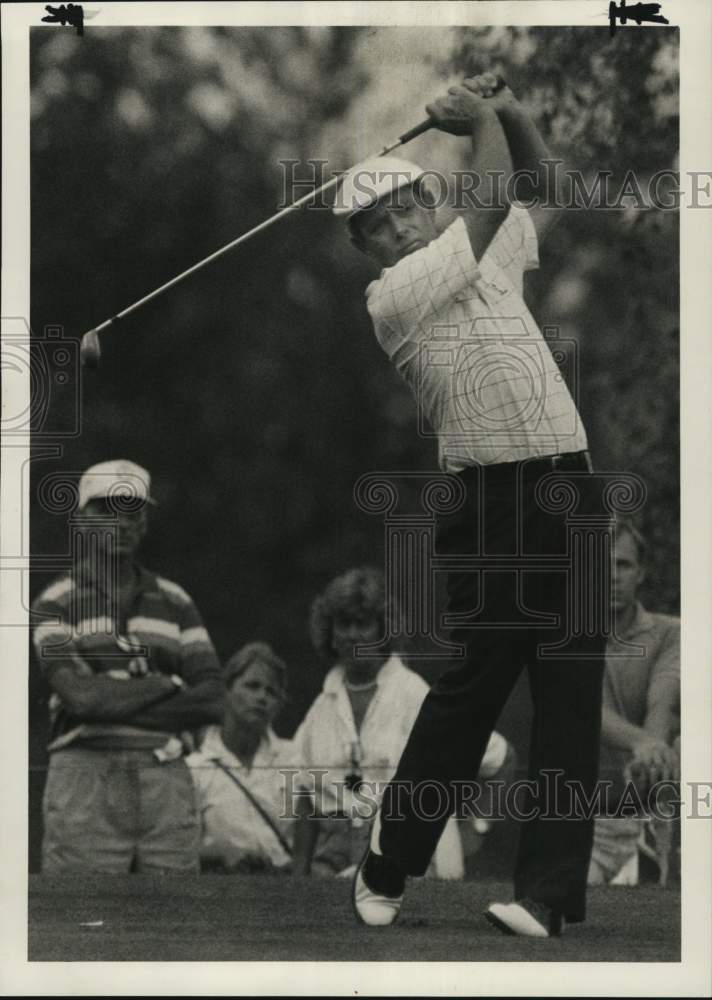 1986 Press Photo Golfer Bruce Crampton Tees Off at Lafayette Country Club- Historic Images