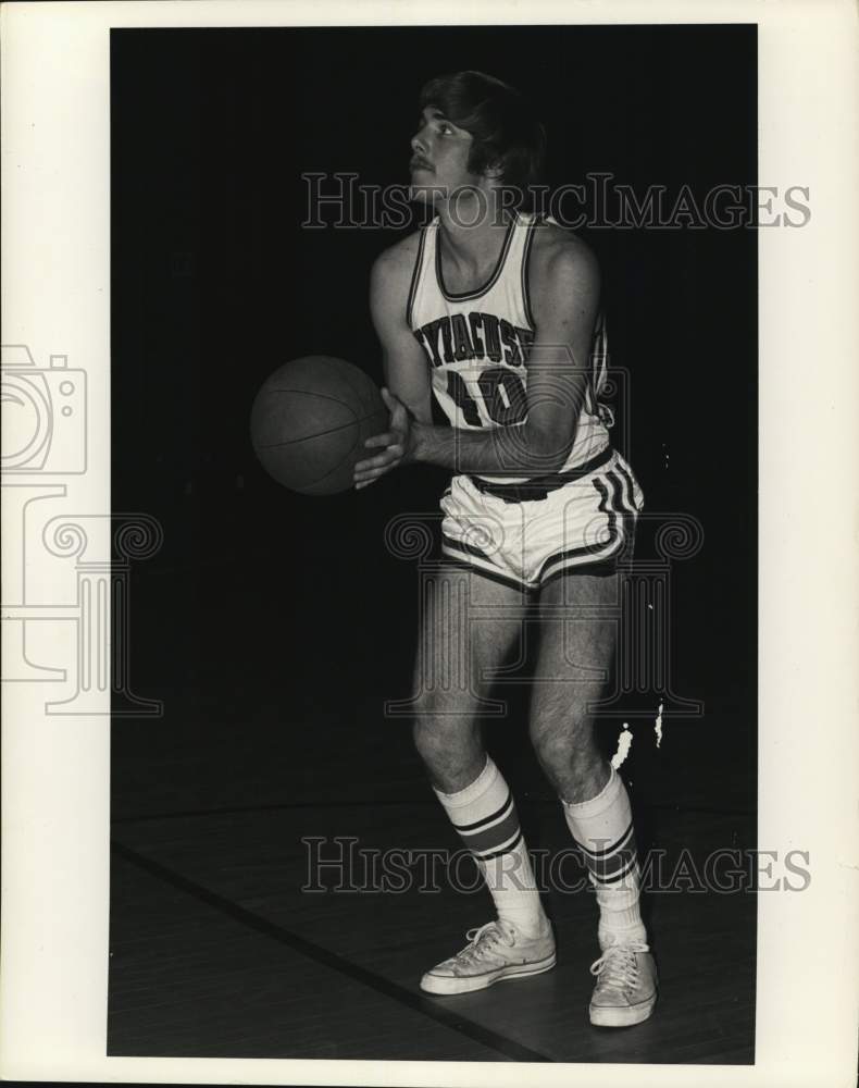 Press Photo Syracuse University Basketball Player Bruce Bartholomew Takes Shot- Historic Images