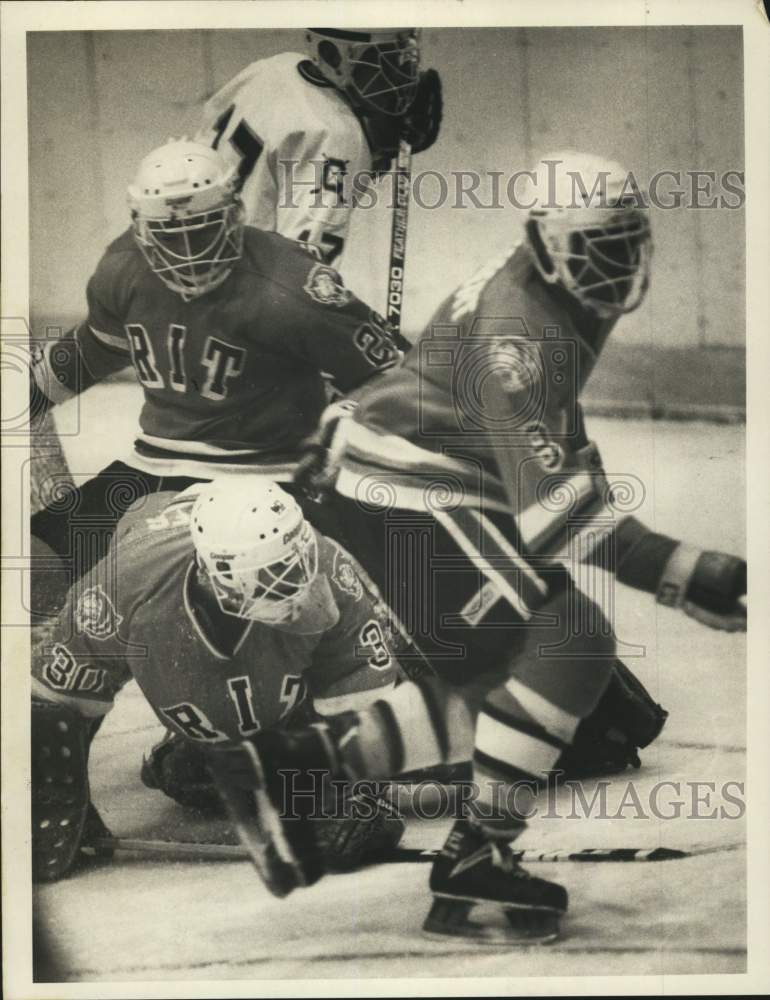 1984 Press Photo R.I.T. Hockey Team Players at Game - Historic Images