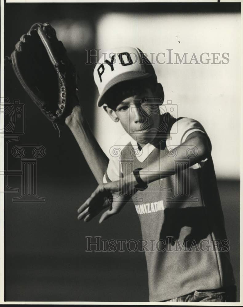 1989 Press Photo Youth baseball player Tucker Church throws pitch in Syracuse- Historic Images