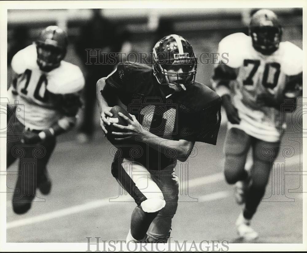 1989 Press Photo Ron Vitullo, New Hartford Football Player at Nottingham Game - Historic Images