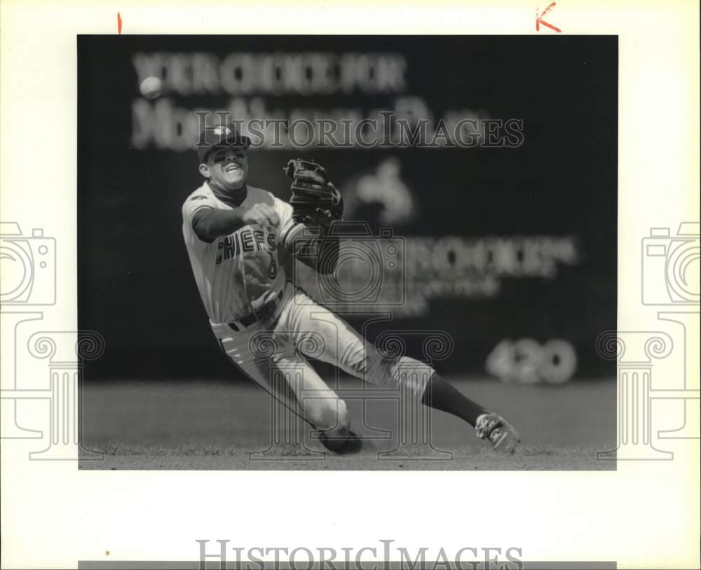 1990 Press Photo Luis Sojo, Syracuse Chiefs Second Baseman in Baseball Game - Historic Images