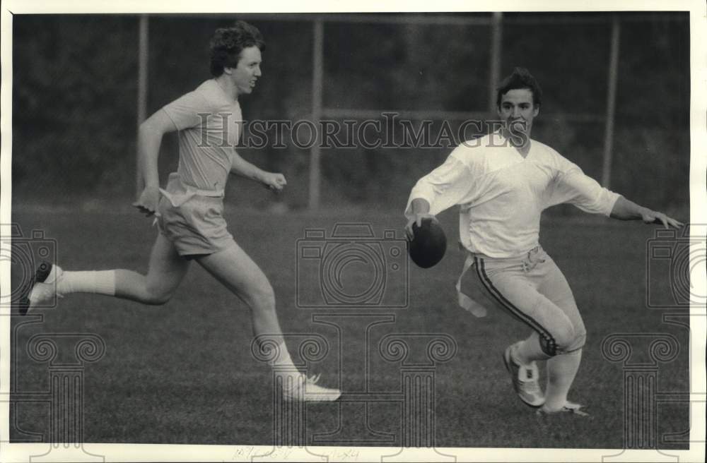 1987 Press Photo Dennis Johnson, East Syracuse Football Player in Liverpool - Historic Images