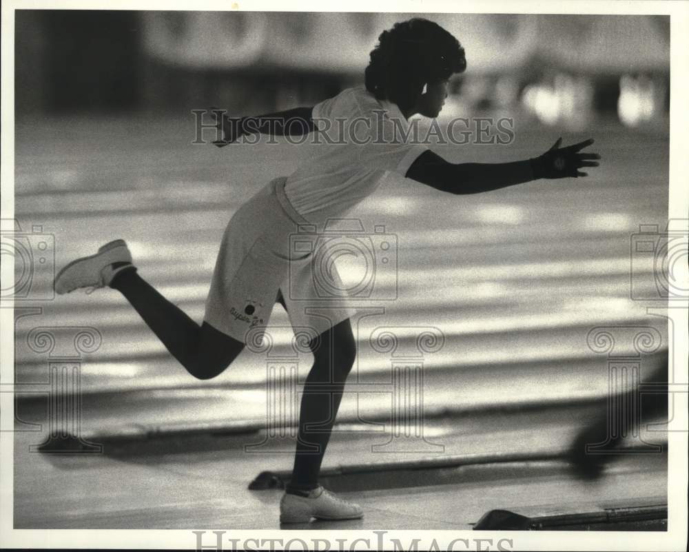 1985 Press Photo Joslyn Jennings at Syracuse Bowling Center- Historic Images