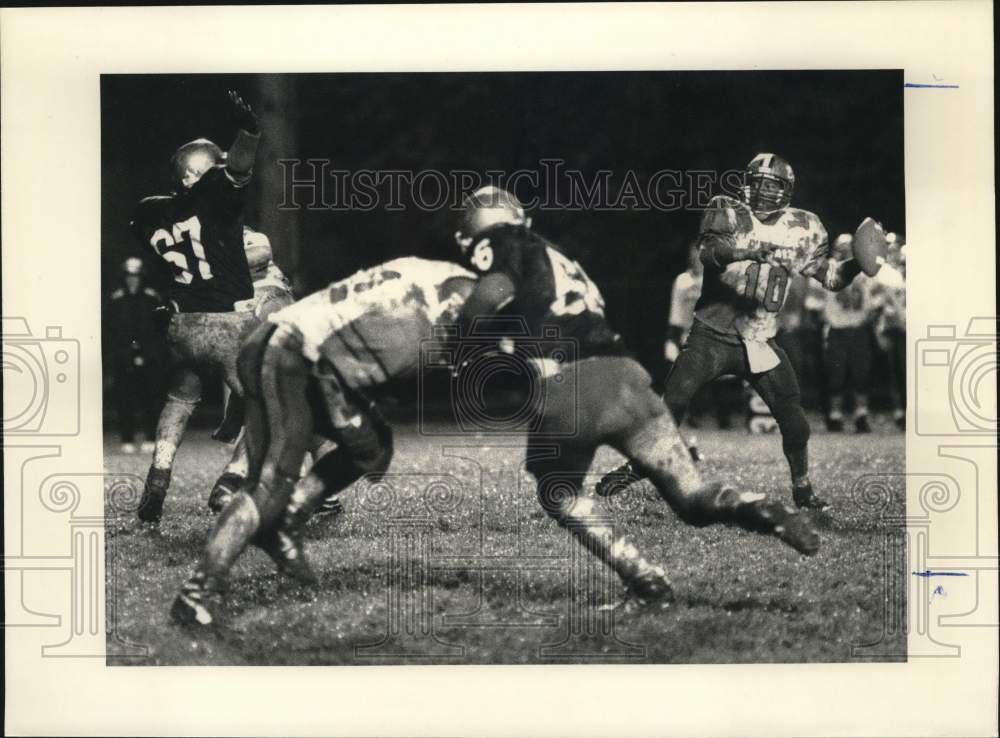 1989 Press Photo Dana MacDonald of Baldwinsville Football against West Genesee - Historic Images