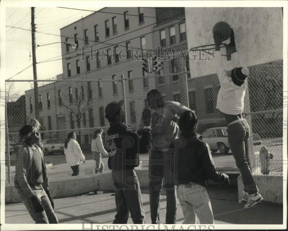 1987 Press Photo Basketball Game at South State and East Castle, Syracuse- Historic Images