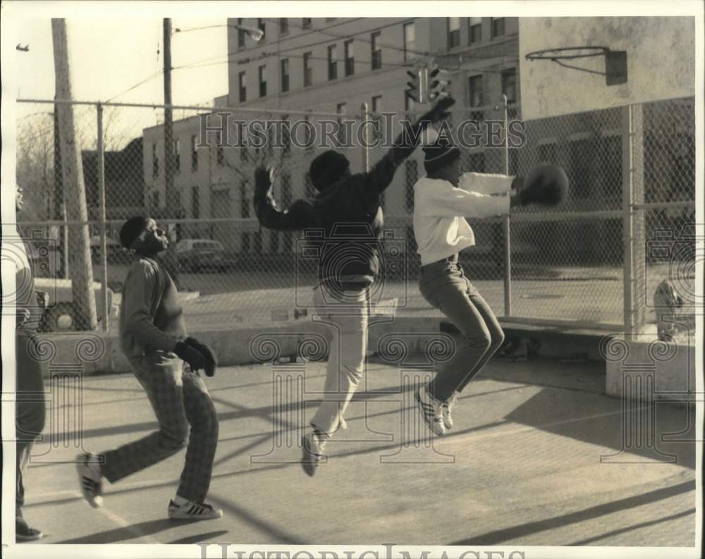 1987 Press Photo Basketball Game, South State and East Castle Streets, Syracuse - Historic Images