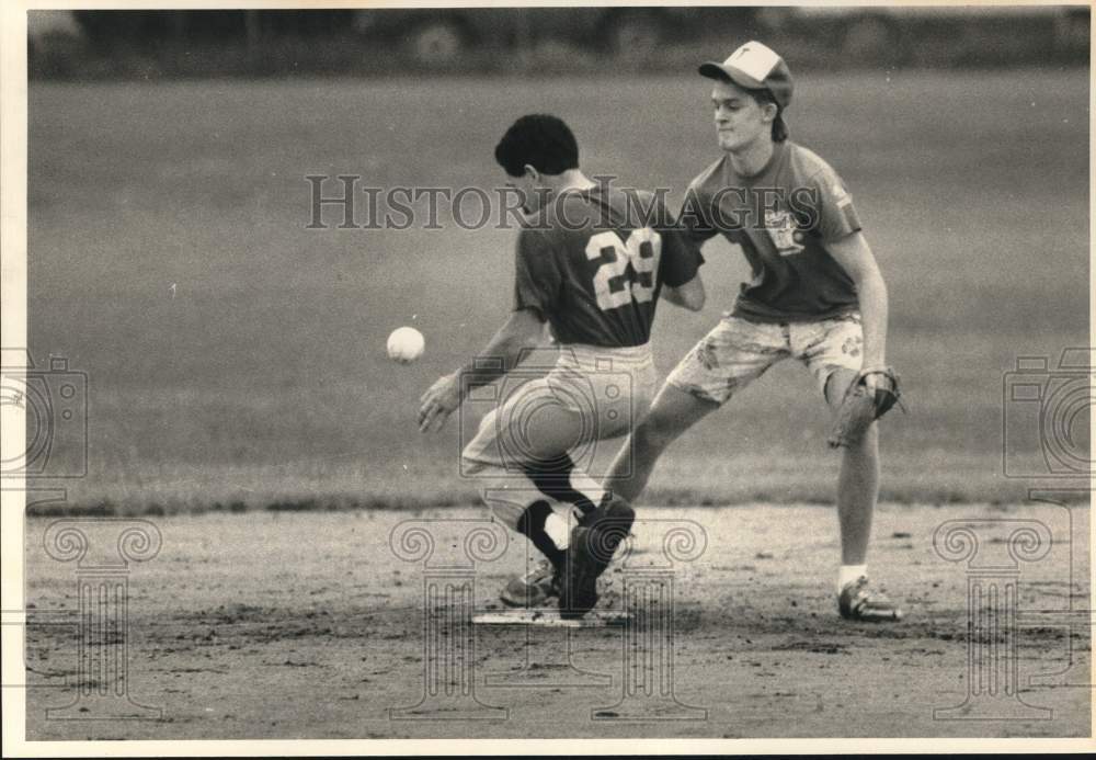 1989 Press Photo Gary Burke and Fred Kane in Softball Game at St. Francis Field- Historic Images