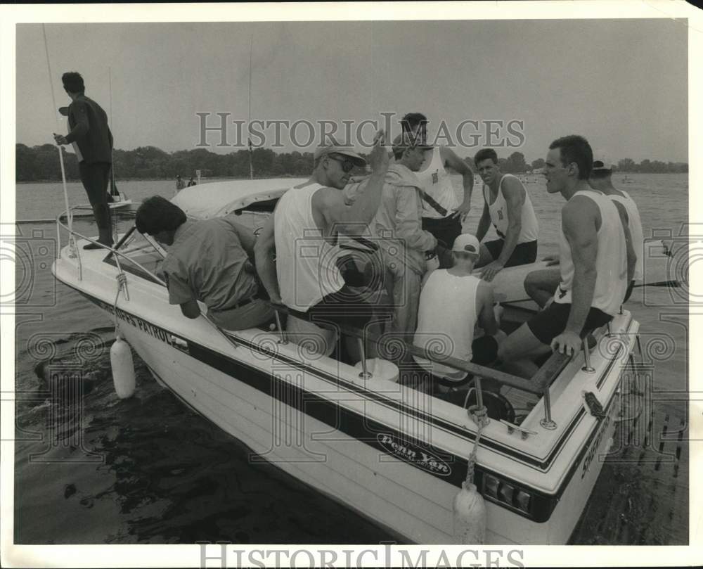 1986 Press Photo Brown Junior Varsity 8 Crew after Sheriff Boat Accident - Historic Images