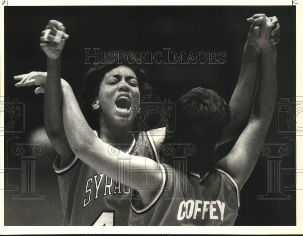 1988 Press Photo Syracuse U. Basketball Player Angela Alston, Teammate at Game- Historic Images