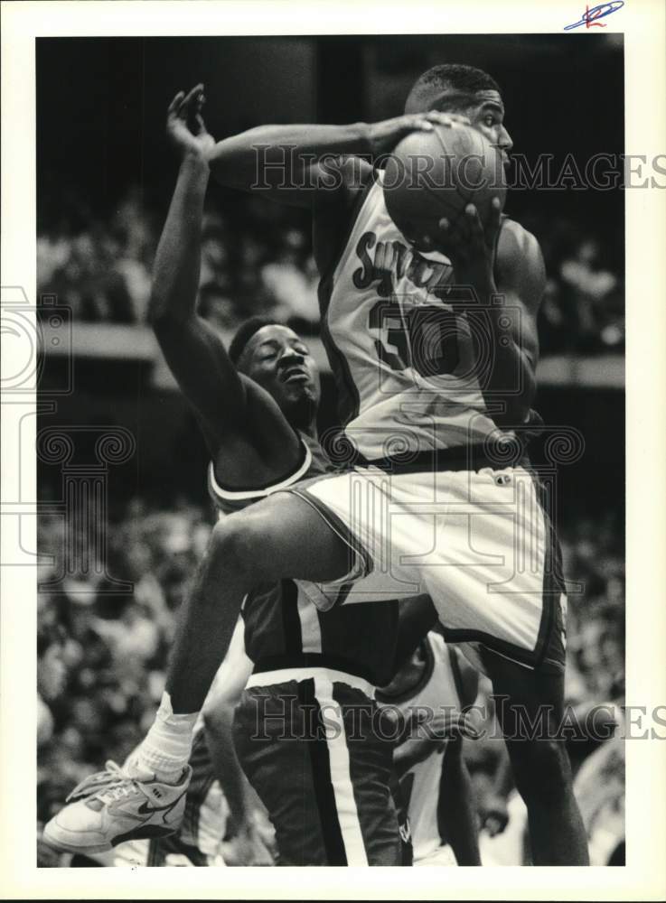 1990 Press Photo Basketball Players Billy Owens and Ray Lester at Carrier Dome - Historic Images