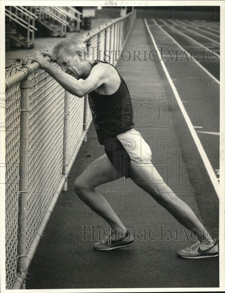 1985 Press Photo Runner Toby Johnson warms up at Baldwinsville High School track- Historic Images