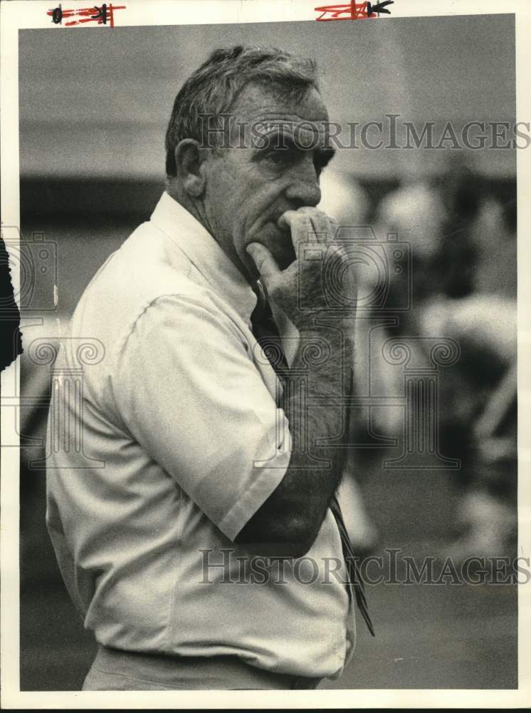 1982 Press Photo Football Defensive Dick MacPherson - Historic Images