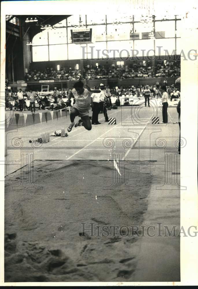 1988 Press Photo Valerie Colemna, Triple Jumper for Canastota at Track Meet - Historic Images