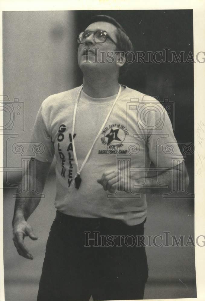 1985 Press Photo Jim McGrath, Nottingham Basketball Coach- Historic Images