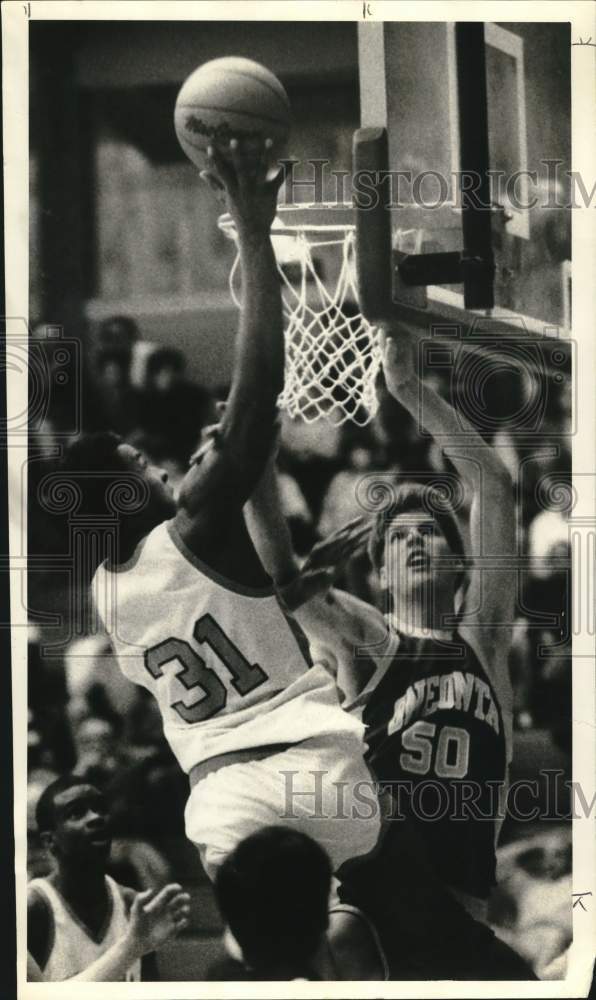 1987 Press Photo Dorsey Levens and Steve Downey at Oneonta Basketball Game - Historic Images