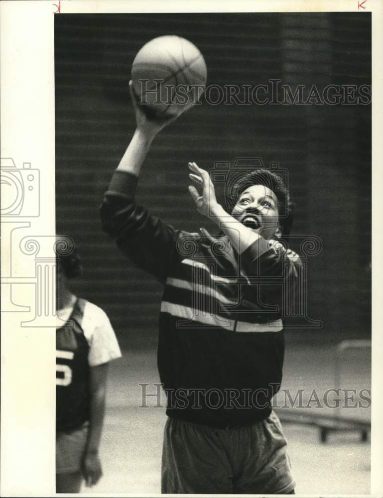 1984 Press Photo Syracuse University Women&#39;s Basketball Player Felisha Legette - Historic Images