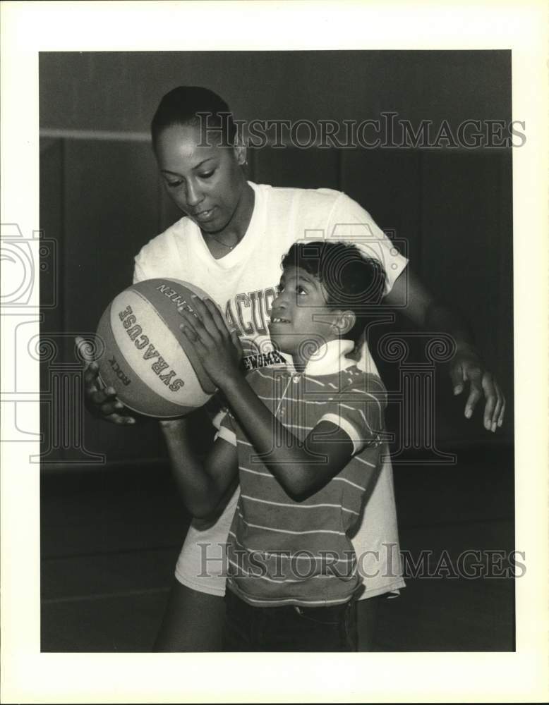 1989 Press Photo Felicia LeGette and Chris Kimbrough at Basketball Clinic - Historic Images