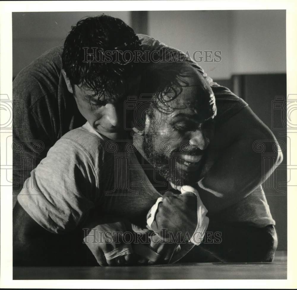 Press Photo Wrestler Chris Campbell and Opponent - Historic Images