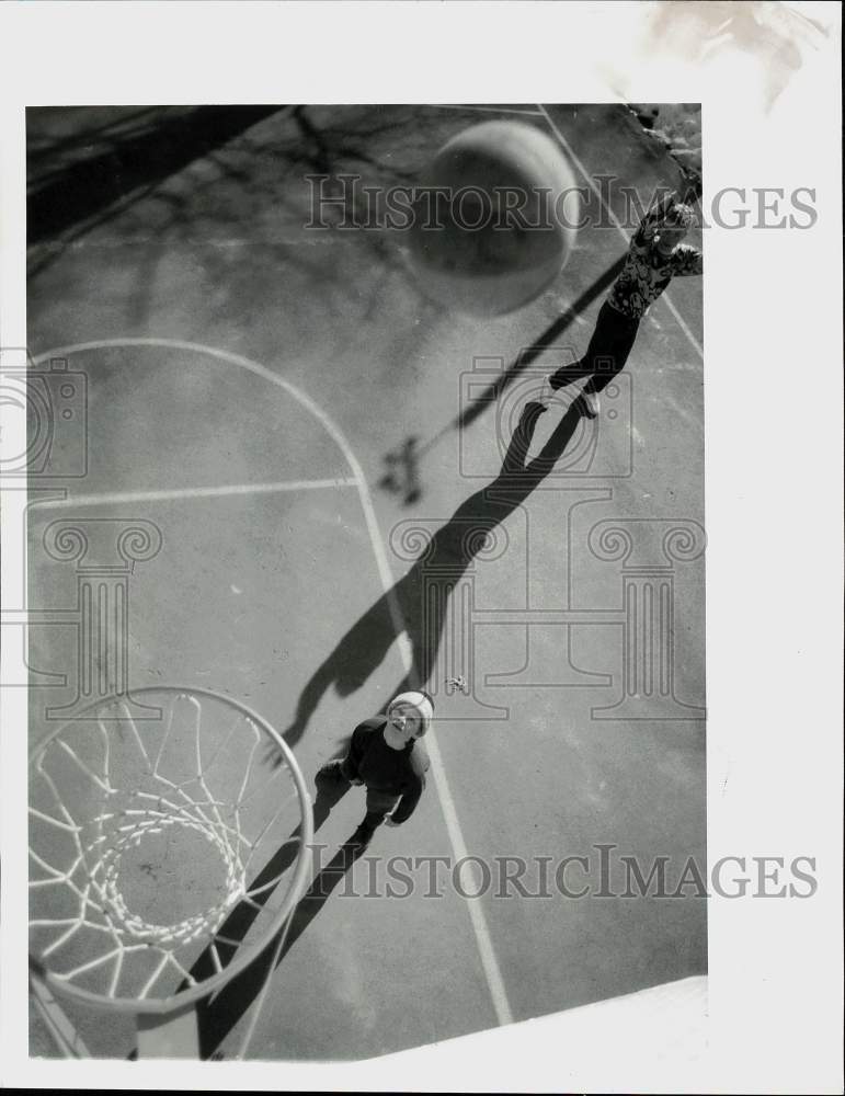 Press Photo Ron Herb and John Dole shoot the basketball. - sys15986 - Historic Images