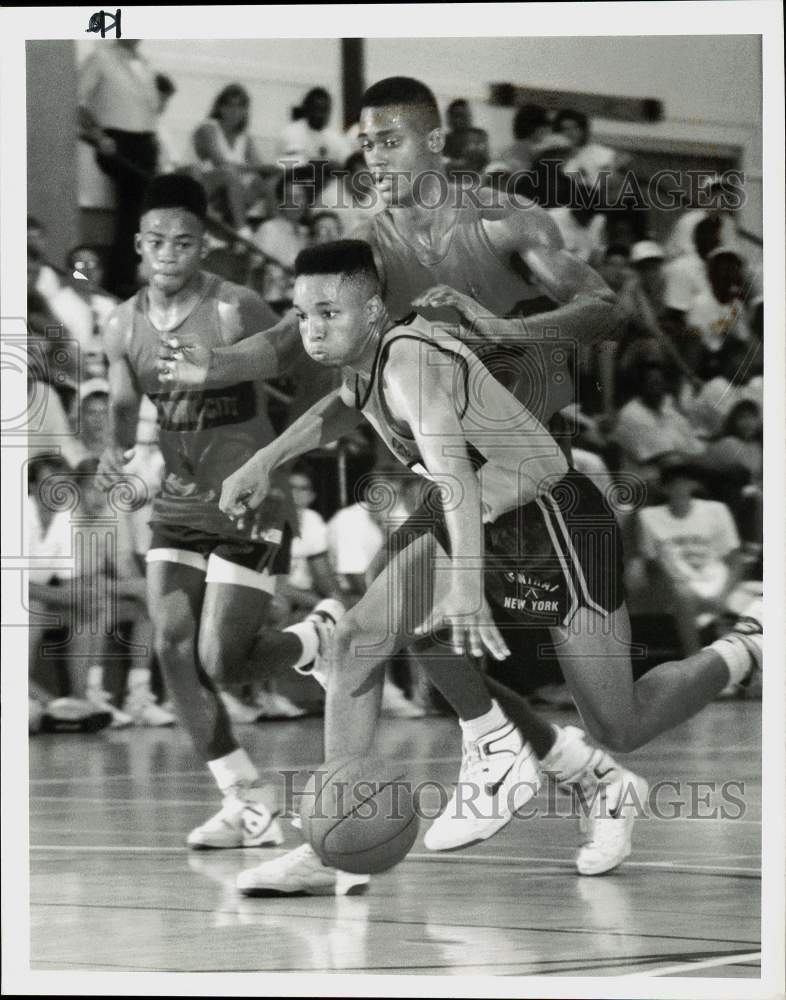 1989 Press Photo Craig Caldwell Cruises Past Opponent At Ithaca High S