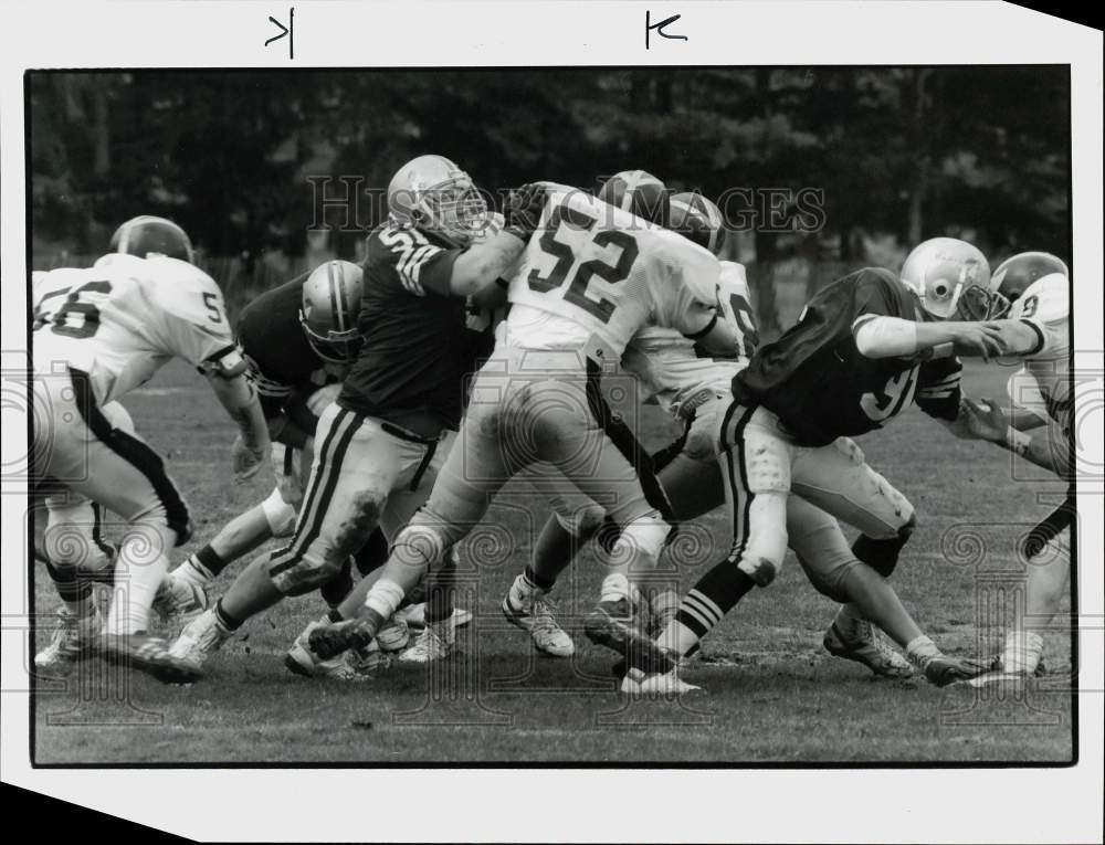 1989 Press Photo David Groff, #51, in Hamilton College football game action.- Historic Images