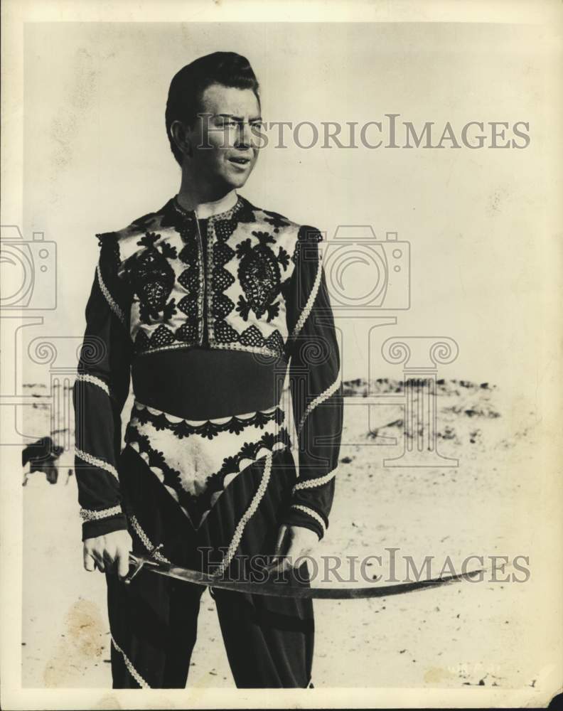 Press Photo Actor Donald O'Connor in costume - syx00429- Historic Images
