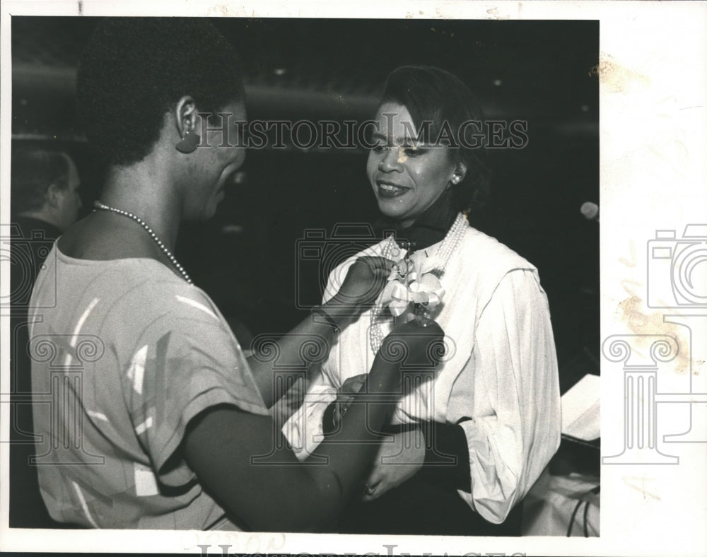 1984 Press Photo Jewell Jackson McCabe is welcomed at Albany Urban League Dinner - Historic Images