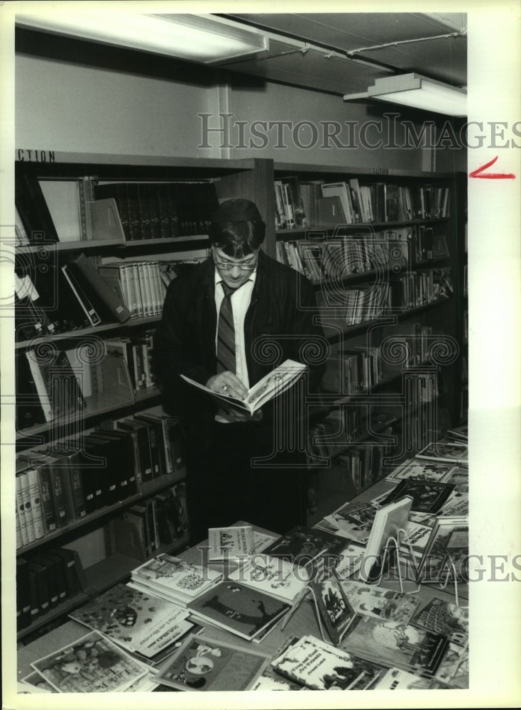 1992 Colonie, New York Hebrew Academy Book Fair - Historic Images