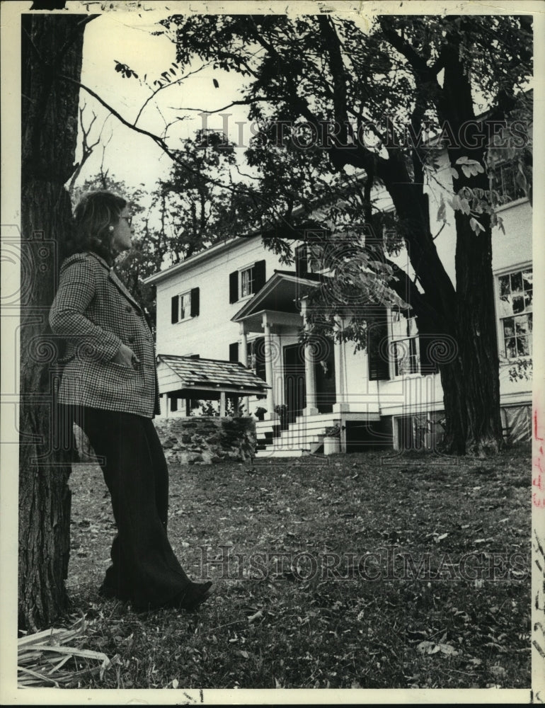 1974 Mrs. James Featherstonaugh at Duane Mansion, New York - Historic Images