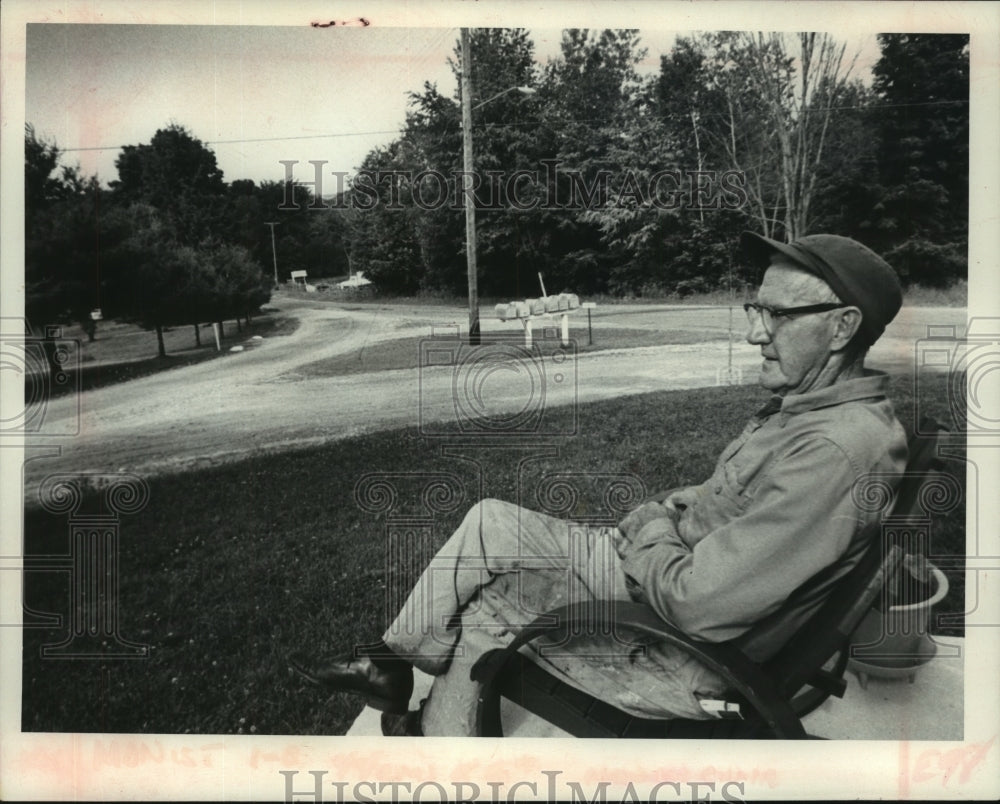 1975 William Wynne rocking on his porch - Historic Images