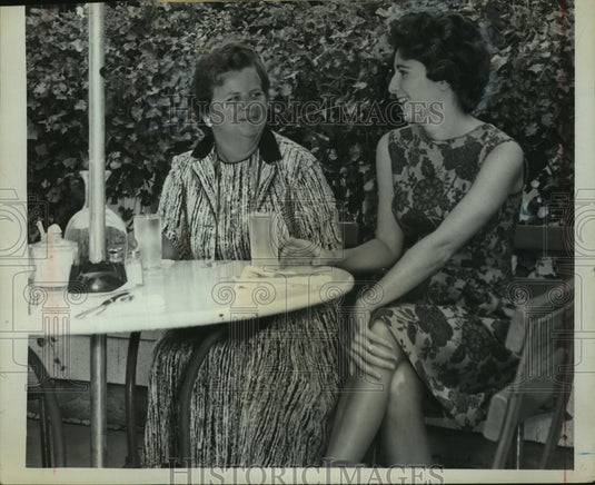 1963 Mrs. John S. Wyld and Mrs. George Ditmore in New York - Historic Images