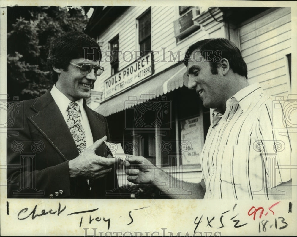 1970 Press Photo Norm Young, of TECSER, donates to TOOLS project - tua01995-Historic Images