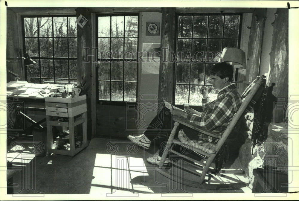 1991 Bruce Hiscock working in his Porters Corners, New York studio - Historic Images