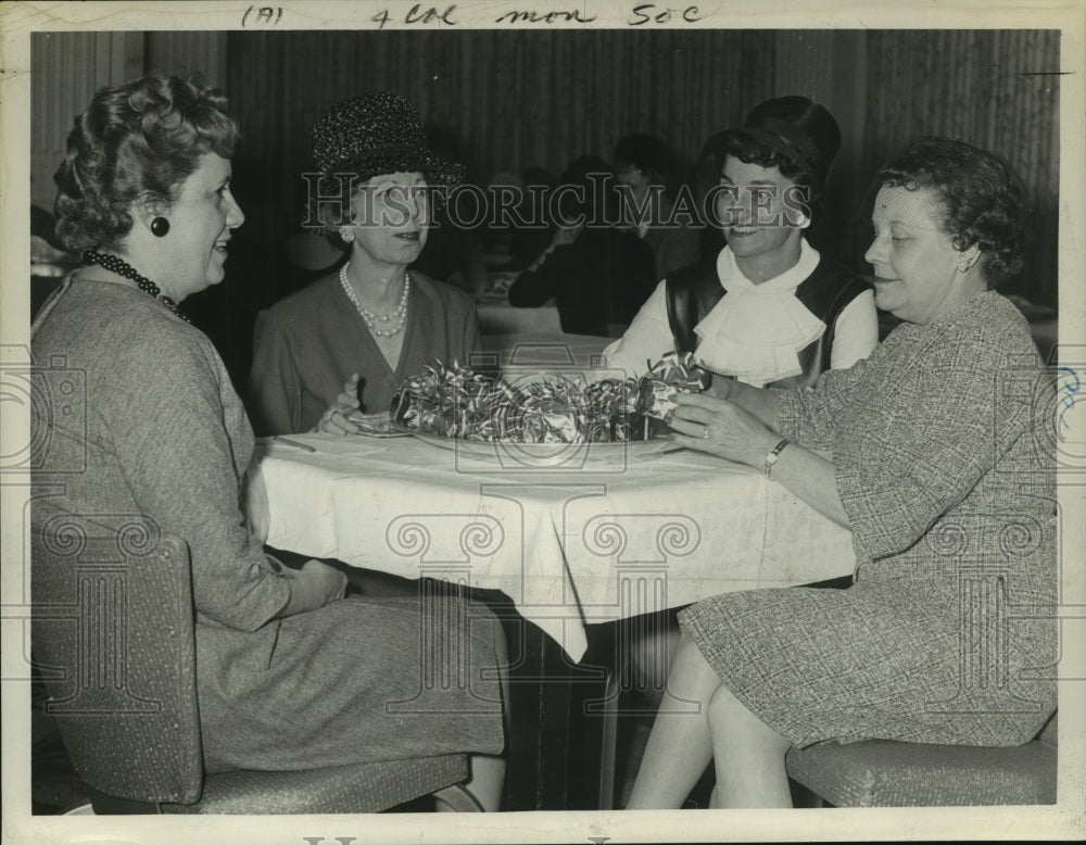 1964 New York area ladies seated at table - Historic Images