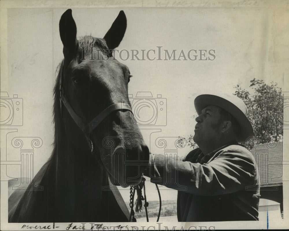 1964 Press Photo Woodrow Wroblewski with horse in Suffolk, New York - tua02263 - Historic Images