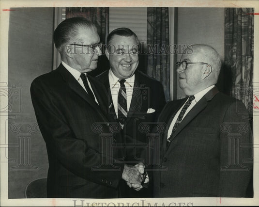 1967 Press Photo Arnold Wise pictured with others in New York - tua02326-Historic Images