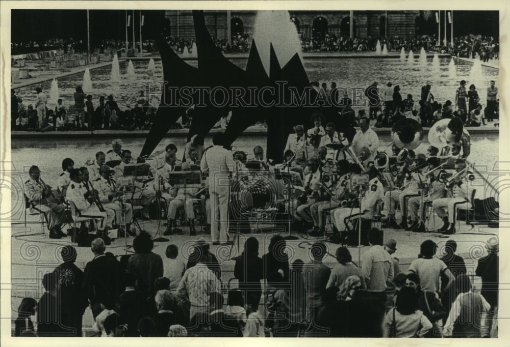 American Legion Yankee Doodle Band performing in New York-Historic Images