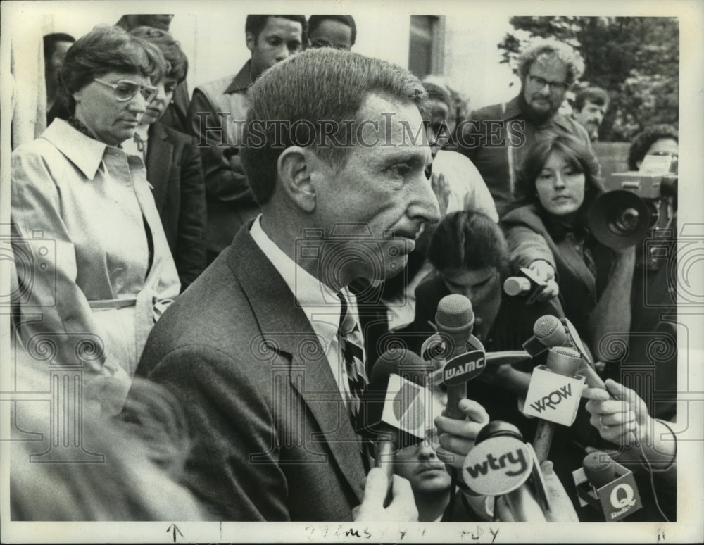 Peter Yellen gives statement outside New York courthouse-Historic Images