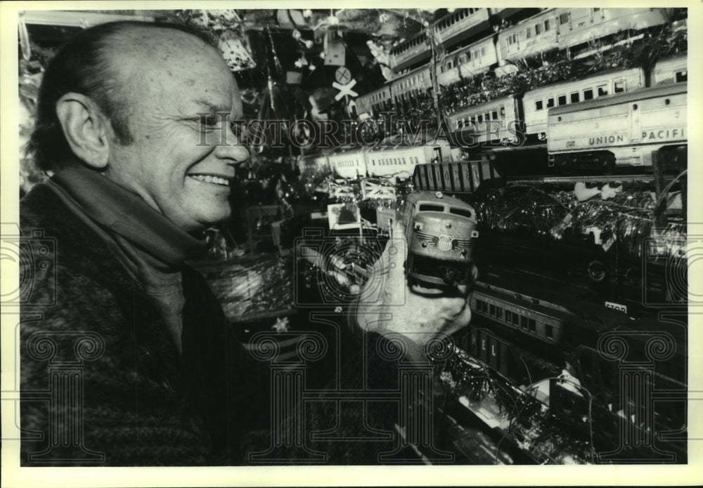 1993 Press Photo Walter Hughes Home Toy Museum, Ancram, New York - tua02831- Historic Images