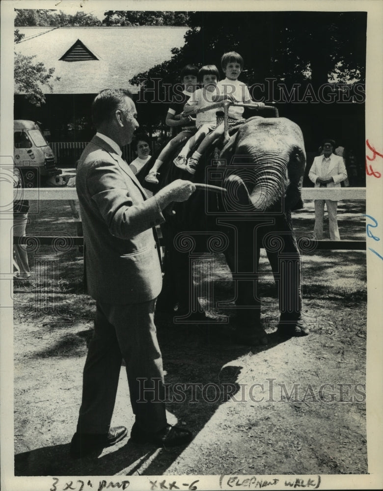 1974 New York Governor Wilson takes grandsons to Saratoga Fair - Historic Images