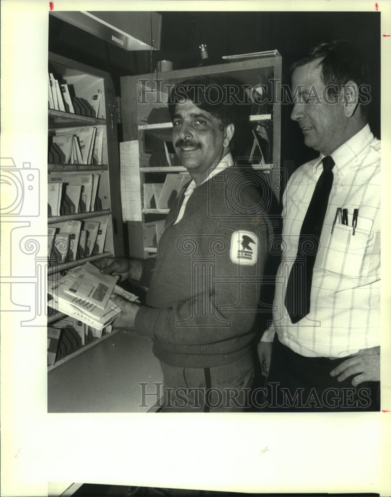 1991 Press Photo Hudson, New York Post Office staff Chuck Hoffman &amp; Dave Lowe - Historic Images